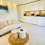 Appartement Bain De Soleil Refait à Neuf, Bord De Et Piscine, Proche De Saint Tropez Gassin