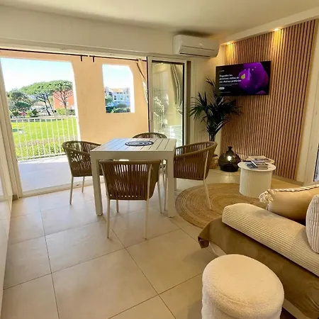 Appartement Bain De Soleil Refait à Neuf, Bord De Et Piscine, Proche De Saint Tropez *