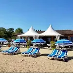 Bain De Soleil Refait à Neuf, Bord De Et Piscine, Proche De Saint Tropez
