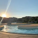 Bain De Soleil Refait à Neuf, Bord De Et Piscine, Proche De Saint Tropez Gassin