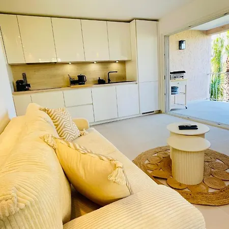 Bain De Soleil Refait A Neuf, Bord De Et Piscine, Proche De Saint Tropez Apartman *