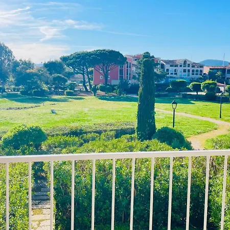 Bain De Soleil Refait A Neuf, Bord De Et Piscine, Proche De Saint Tropez Lejlighed