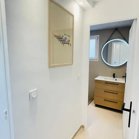 Bain De Soleil Refait A Neuf, Bord De Et Piscine, Proche De Saint Tropez Apartman *